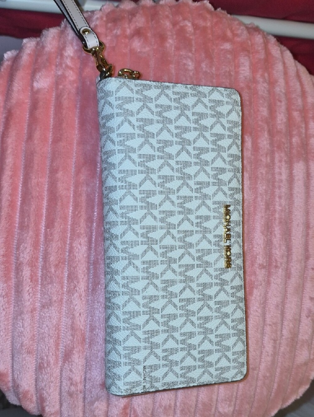 Michael Kors Pink MK Signature Tote with Gold Chain Handles And Matching Wallet - Picture 6 of 9